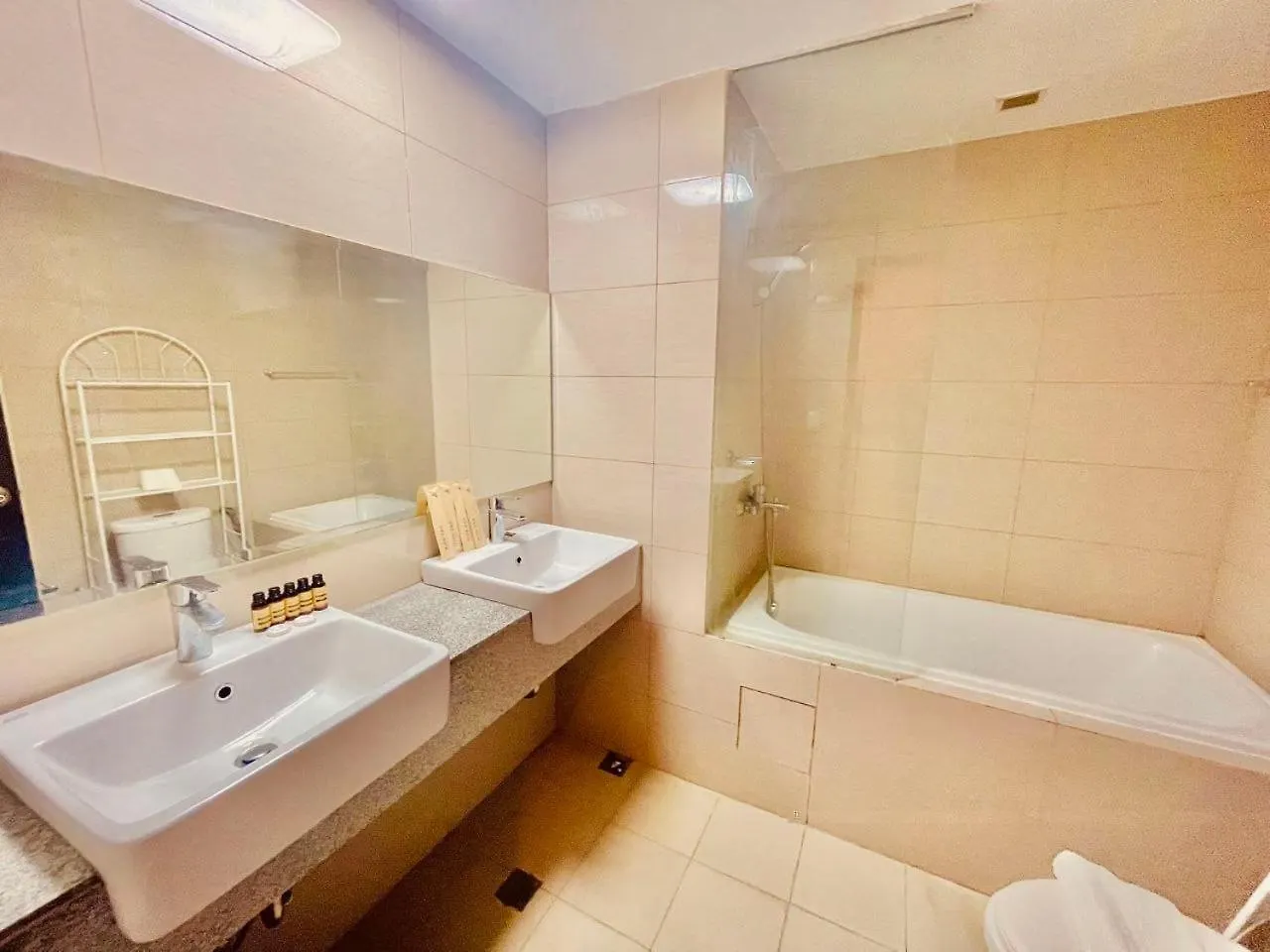 Bayshore 2 Residences Manila 0*,